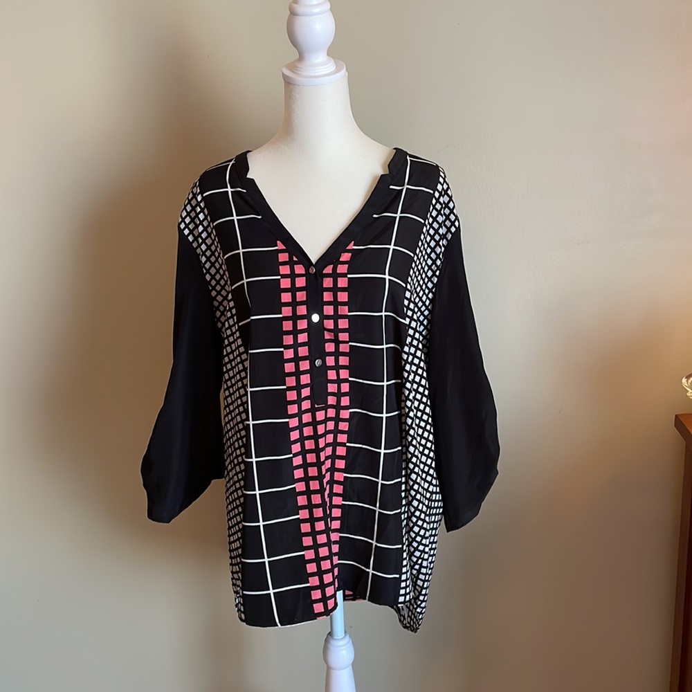 New York & Co. Size XL Black/Pink/White Geometric Pattern Women’s Blouse.